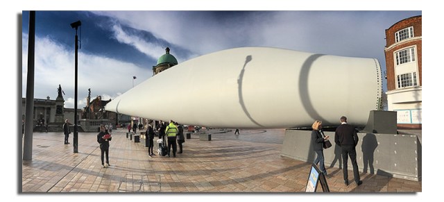 wind-turbine-blade-and-people